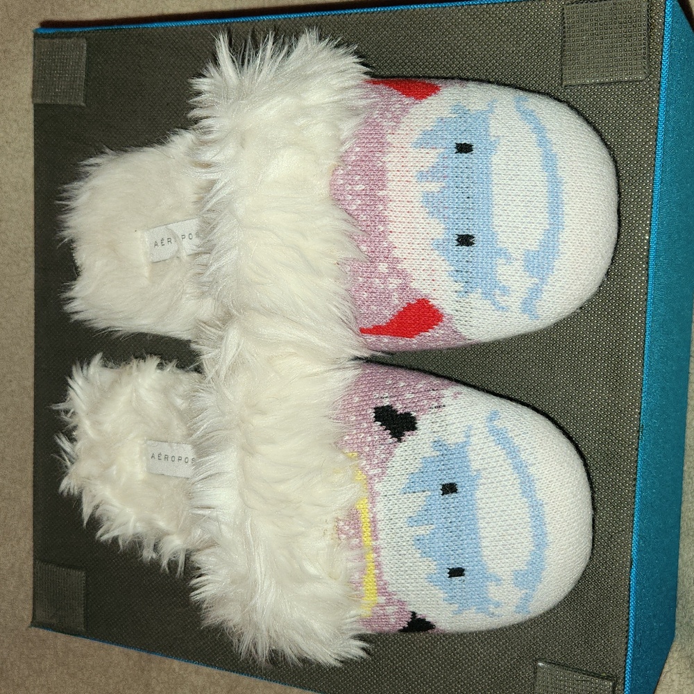 AERO "NAUGHTY & NICE YETI" SWEATER SLIPPERS